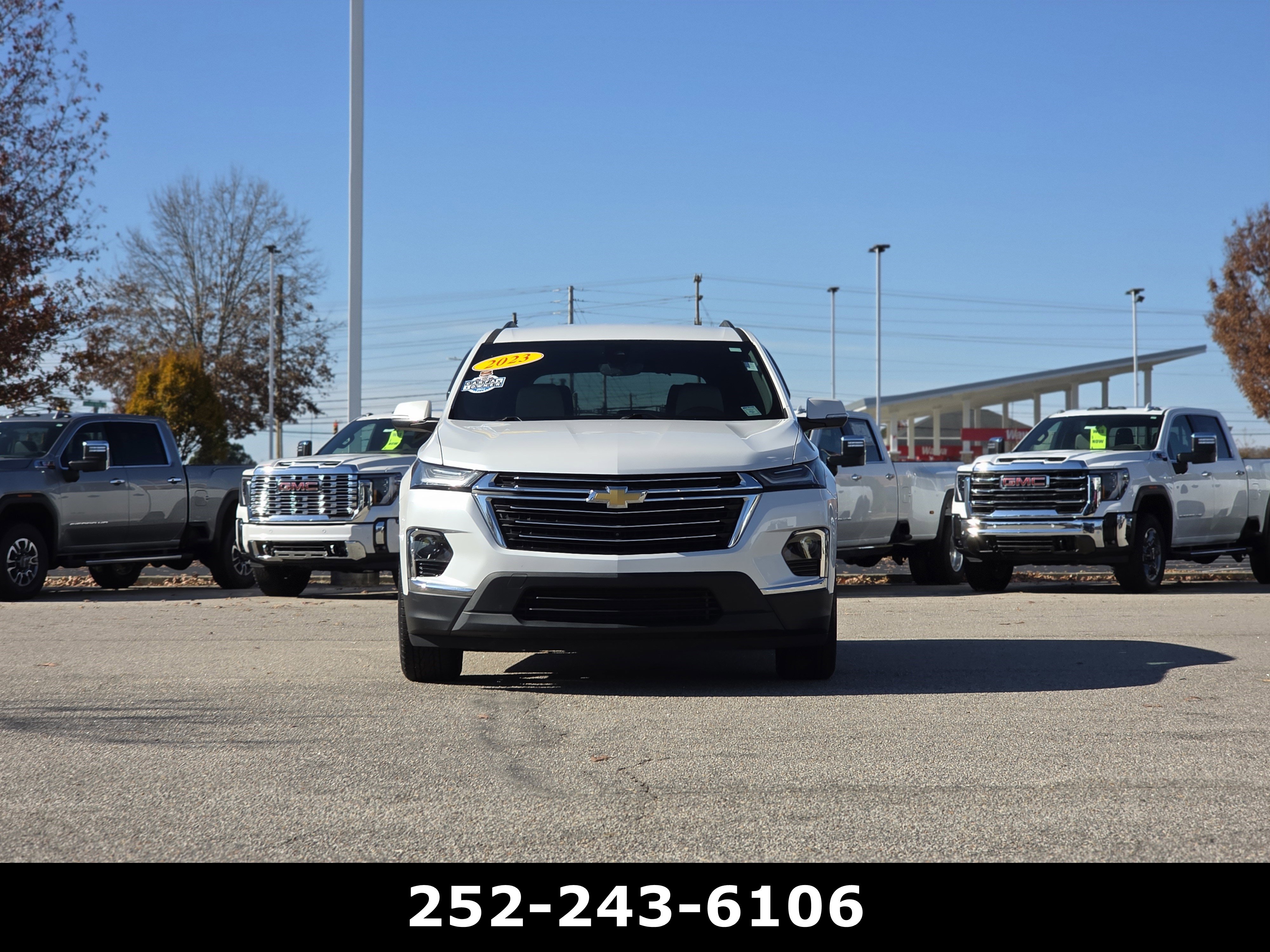Used 2023 Chevrolet Traverse LT w/ LT Premium Package image 2