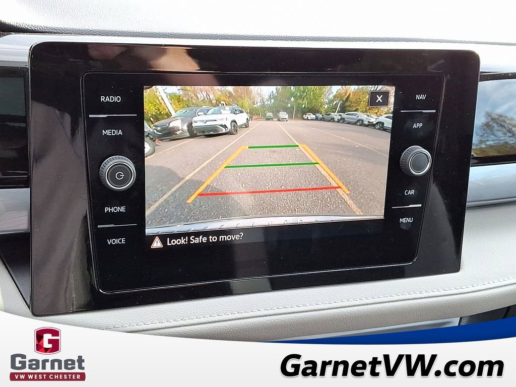 Used 2025 Volkswagen Taos SEL image 19