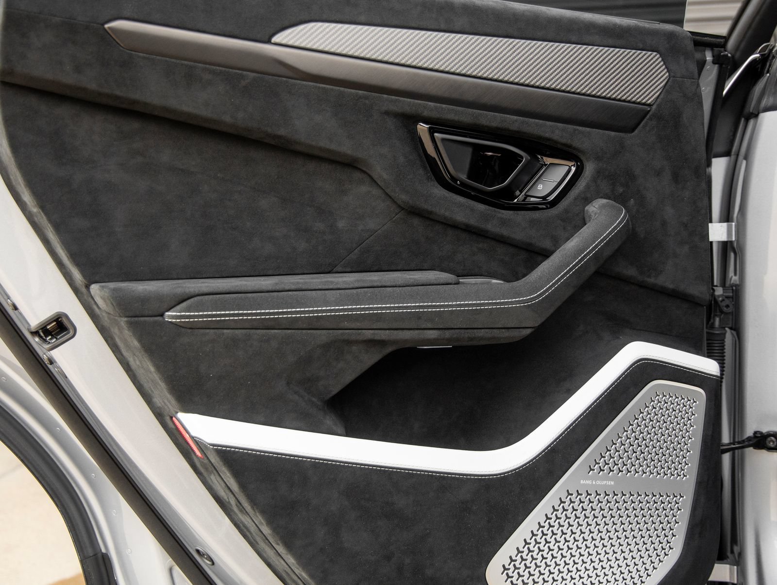 Used 2024 Lamborghini Urus Performante AWD/4WD image 45