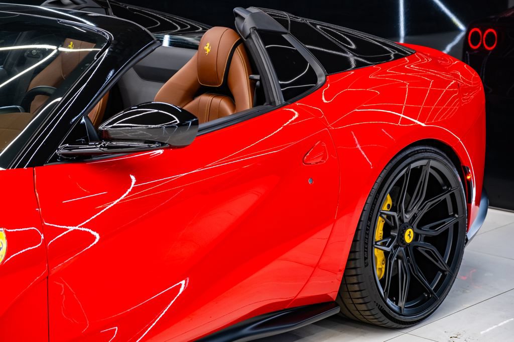 Used 2021 Ferrari 812 GTS RWD image 23