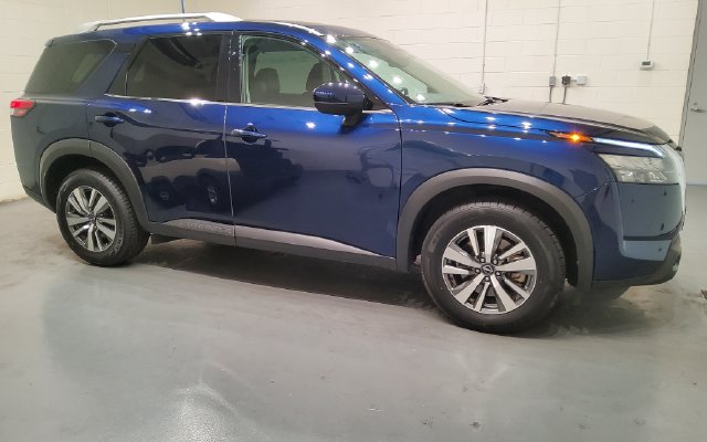 Used 2025 Nissan Pathfinder SL FWD image 12