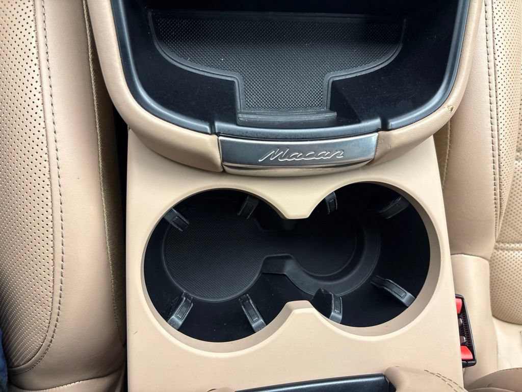 Certified 2023 Porsche Macan AWD/4WD image 37