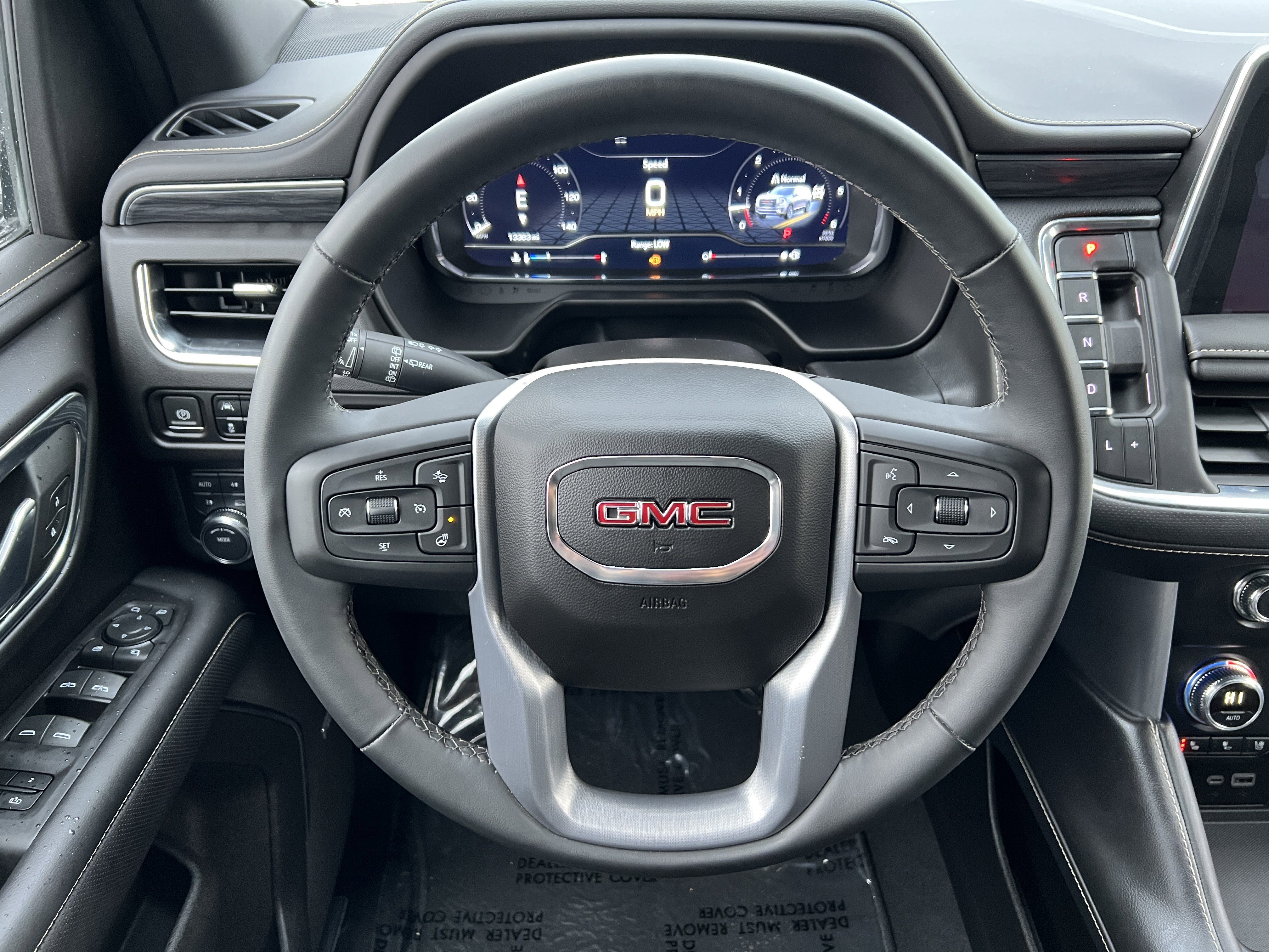 Used 2024 GMC Yukon SLT w/ SLT Luxury Package image 30