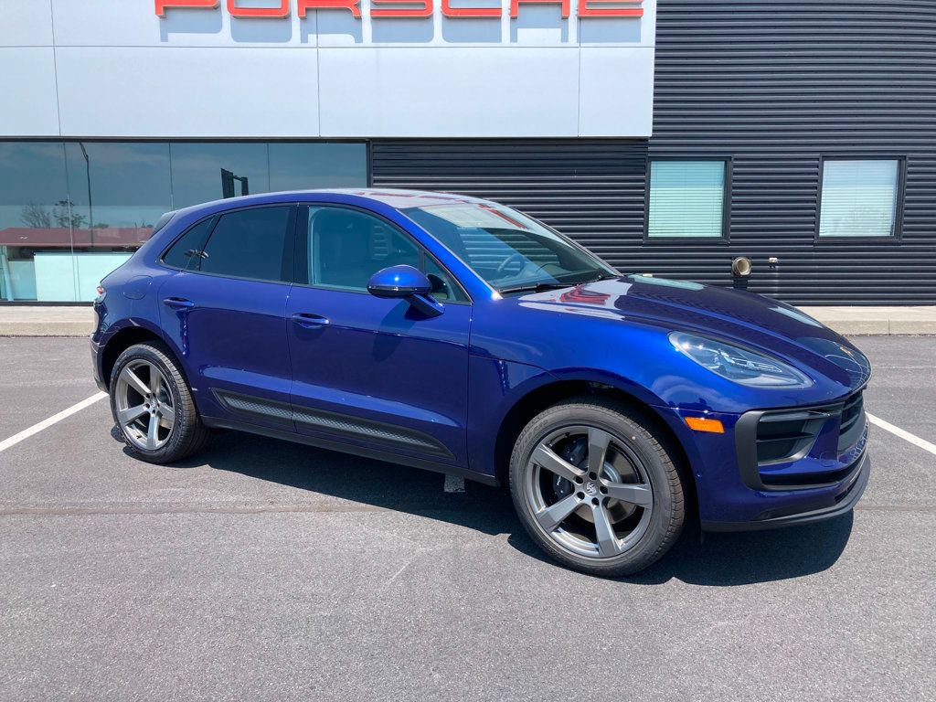 Used 2024 Porsche Macan AWD/4WD image 10