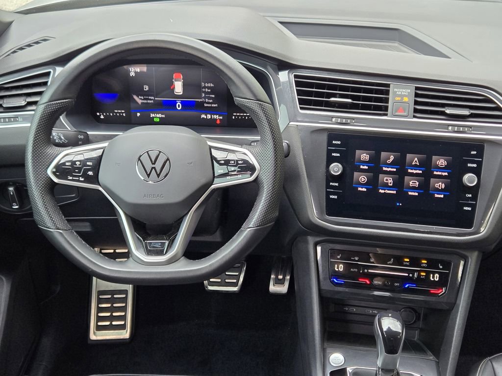 Used 2023 Volkswagen Tiguan SE R-Line image 35