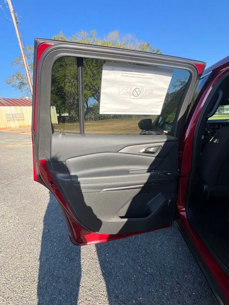 New 2026 Chevrolet Traverse LT image 12