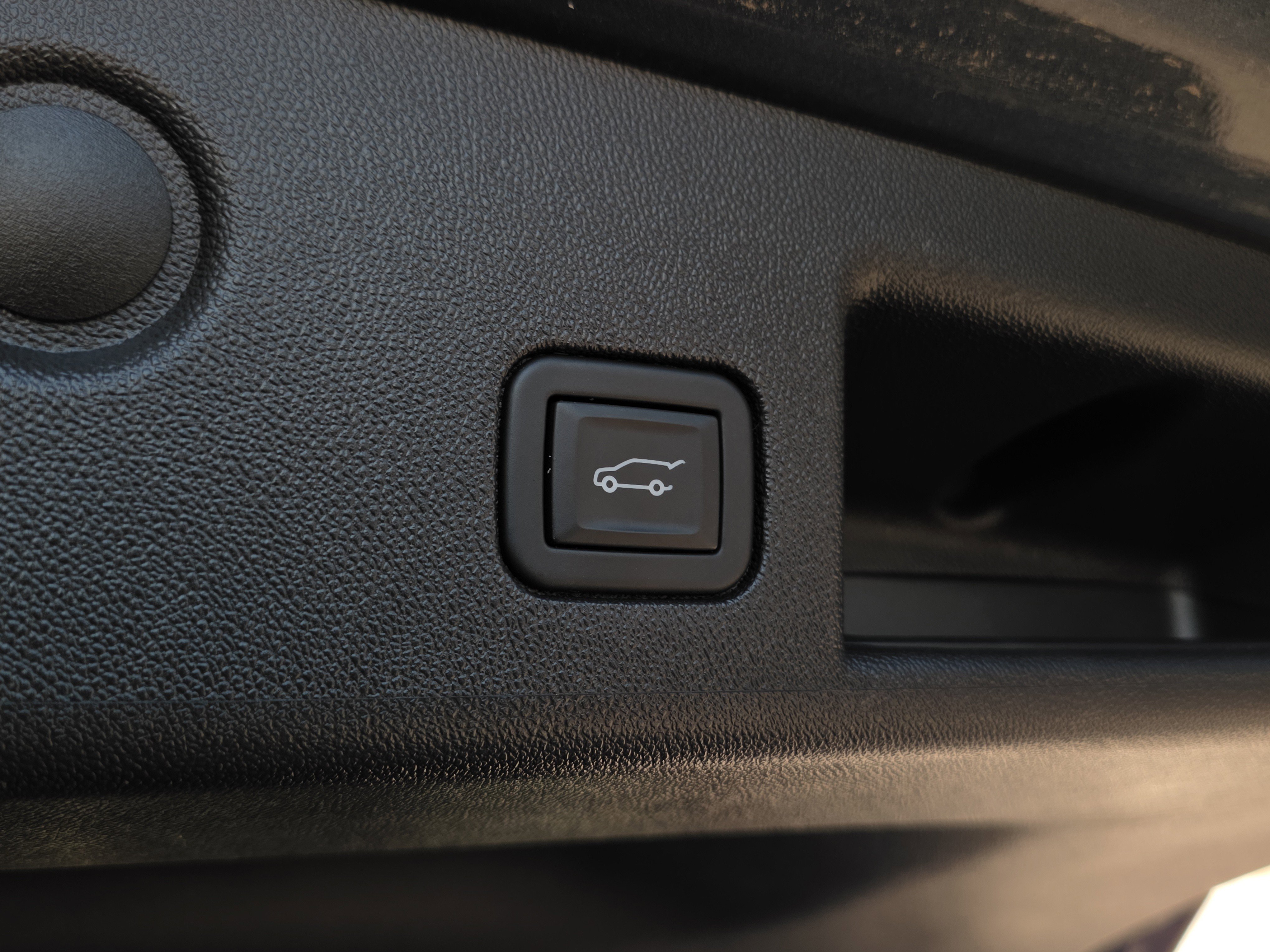 Used 2023 Chevrolet Equinox RS w/ LPO, Cargo Package image 11