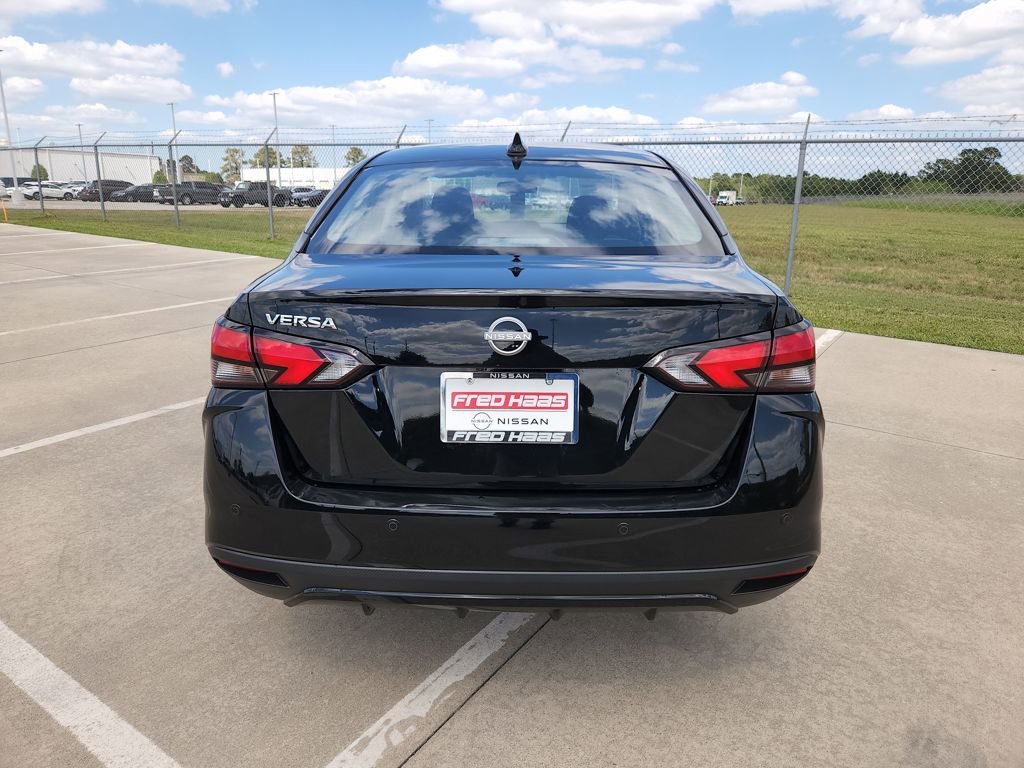 Used 2025 Nissan Versa SV image 6