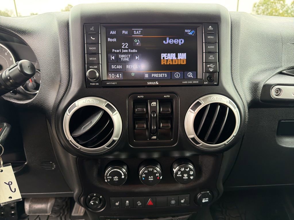 Used 2018 Jeep Wrangler Unlimited Sahara image 29