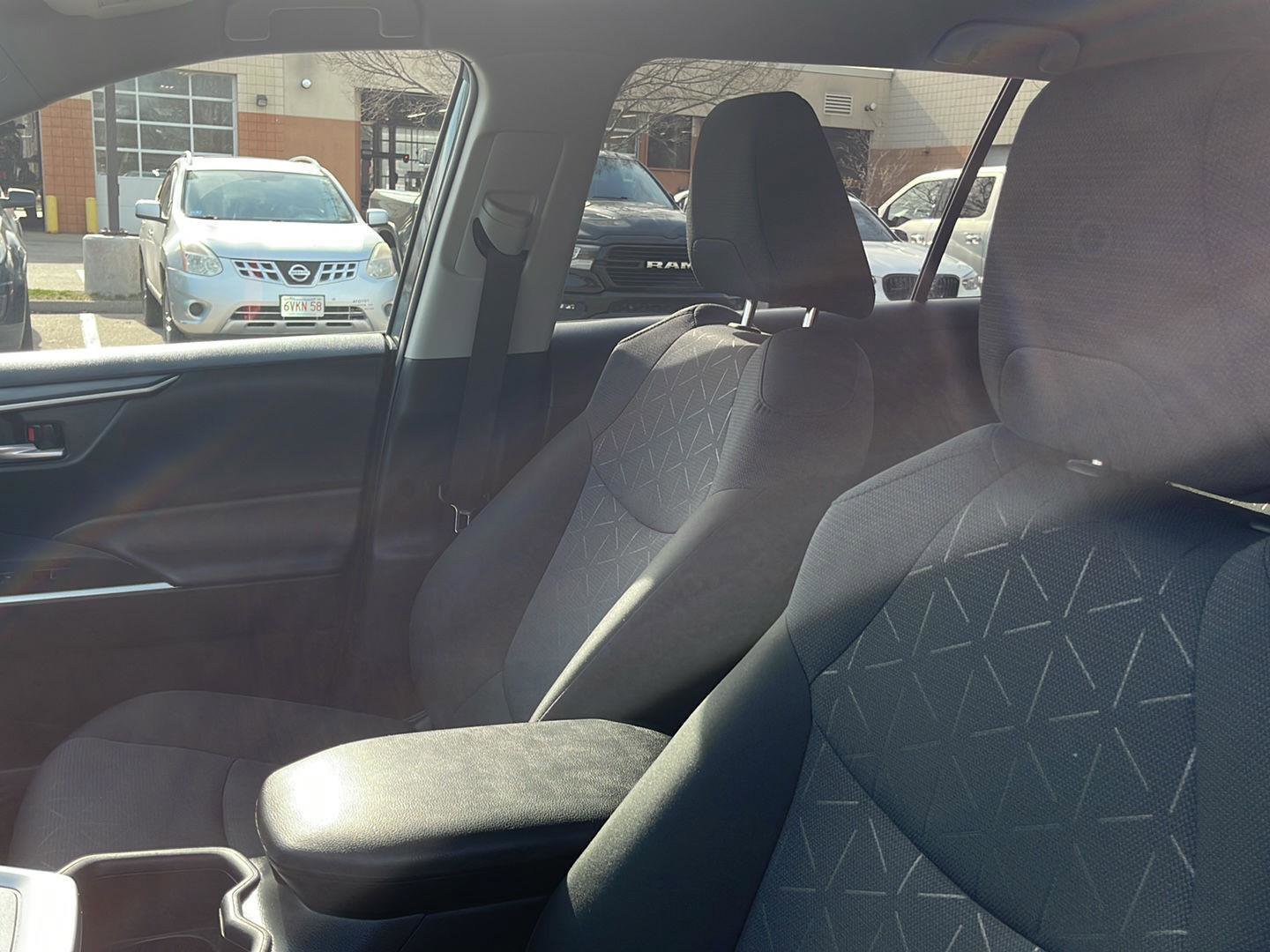 Used 2025 Toyota RAV4 XLE AWD/4WD image 23