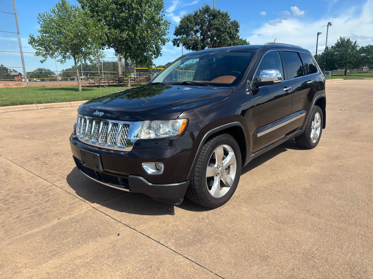 Used 2011 Jeep Grand Cherokee Overland Summit AWD/4WD image 3