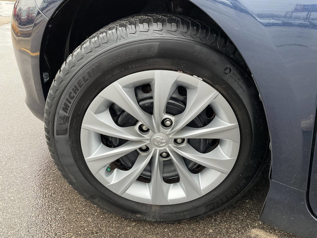 Used 2016 Toyota Camry LE image 38