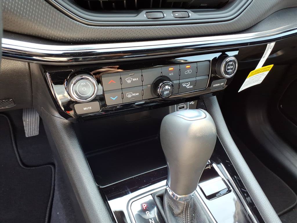 New 2026 Jeep Compass Latitude AWD/4WD image 13