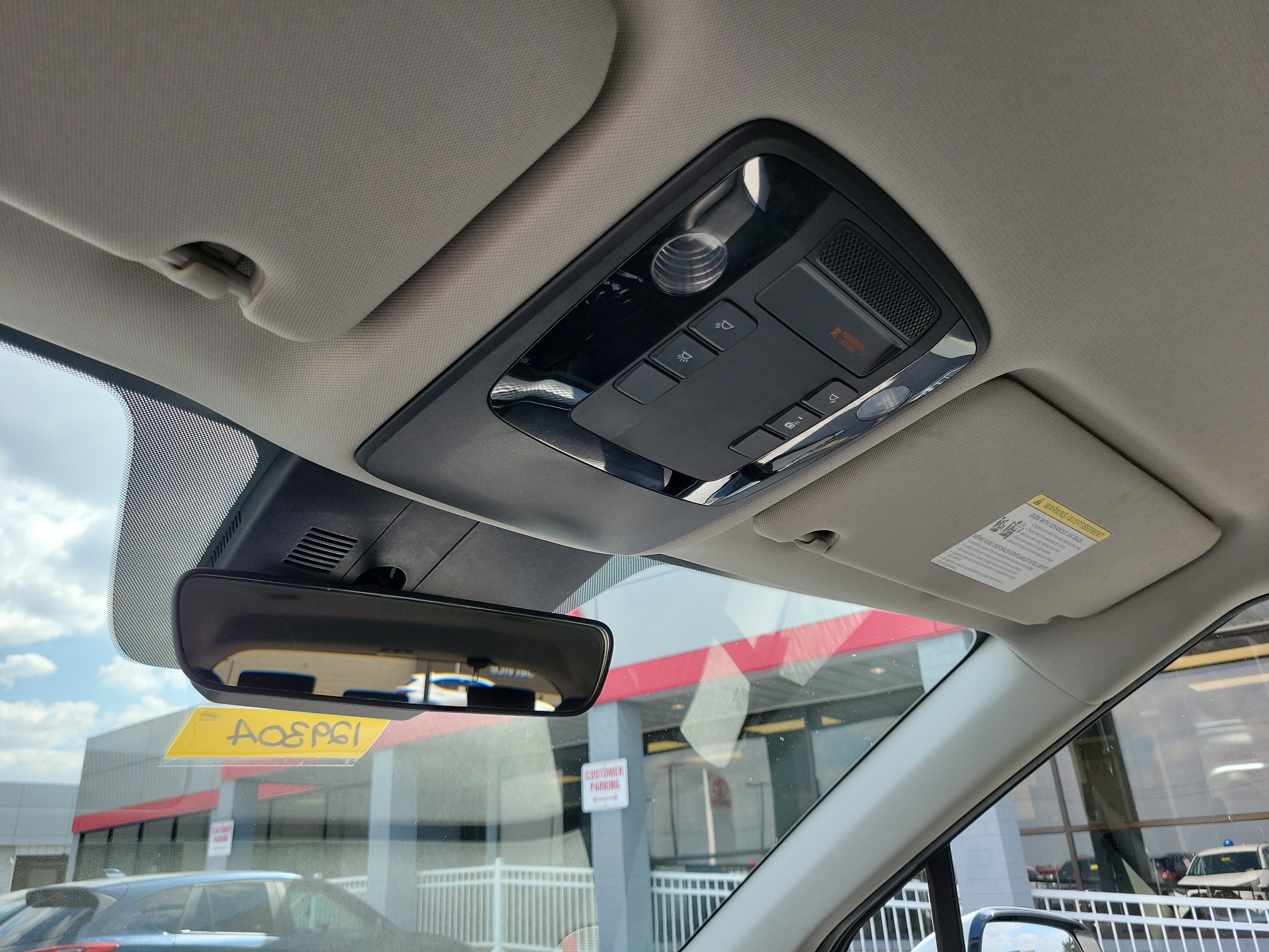 Used 2022 Kia Carnival LX image 30