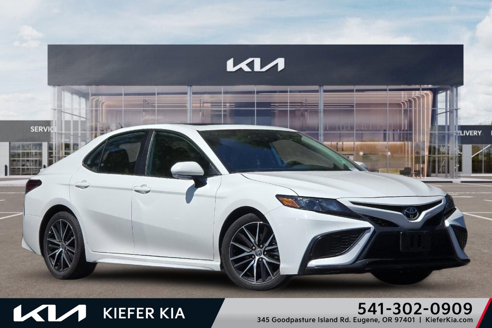 Used 2024 Toyota Camry SE AWD/4WD image 1