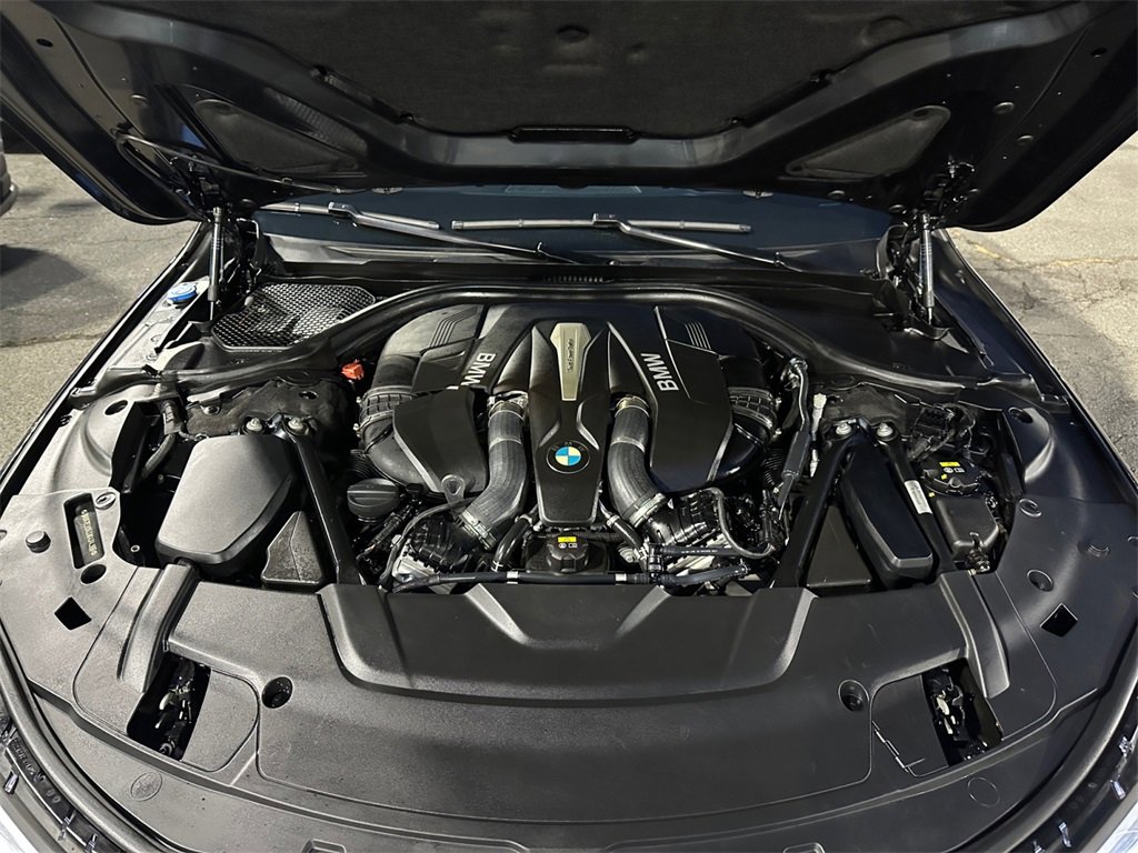Used 2018 BMW 750i xDrive image 28