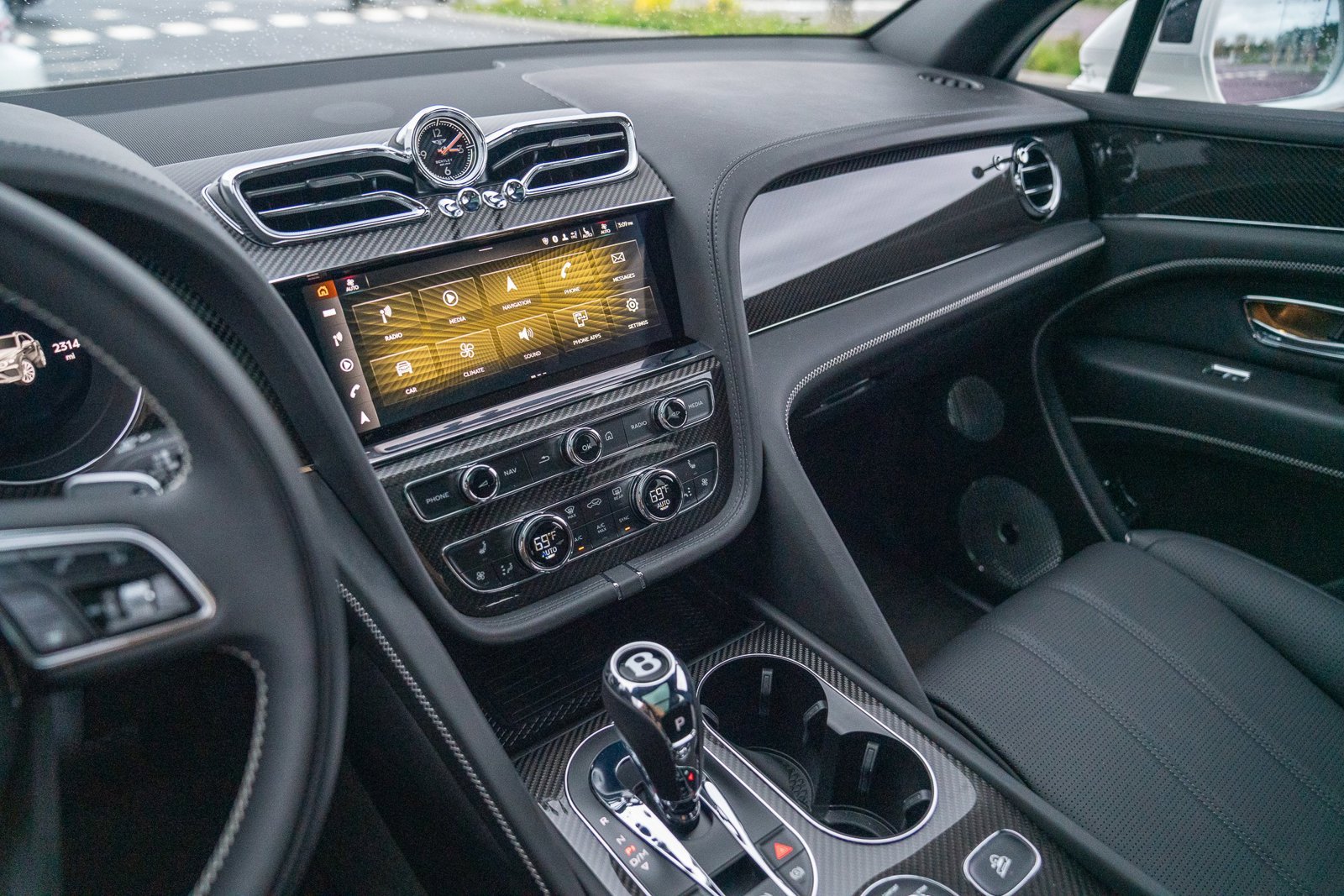 Used 2022 Bentley Bentayga image 16