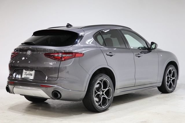 Used 2023 Alfa Romeo Stelvio Ti AWD/4WD image 7