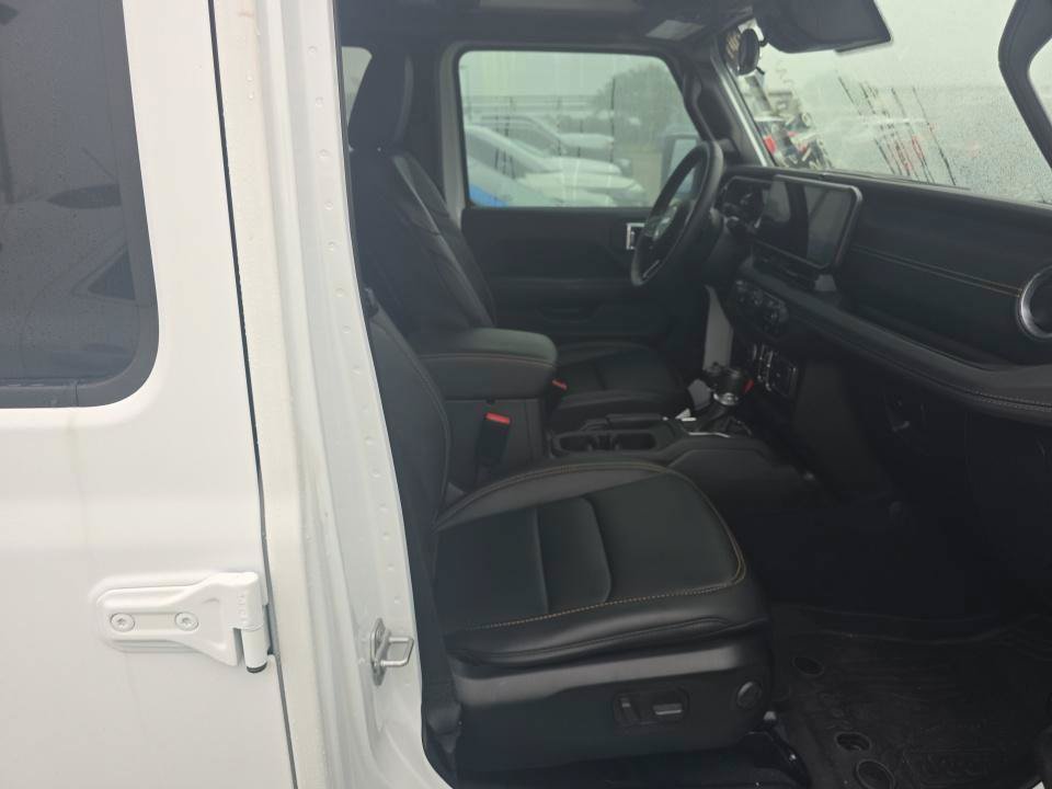 Used 2025 Jeep Gladiator Sport AWD/4WD image 9