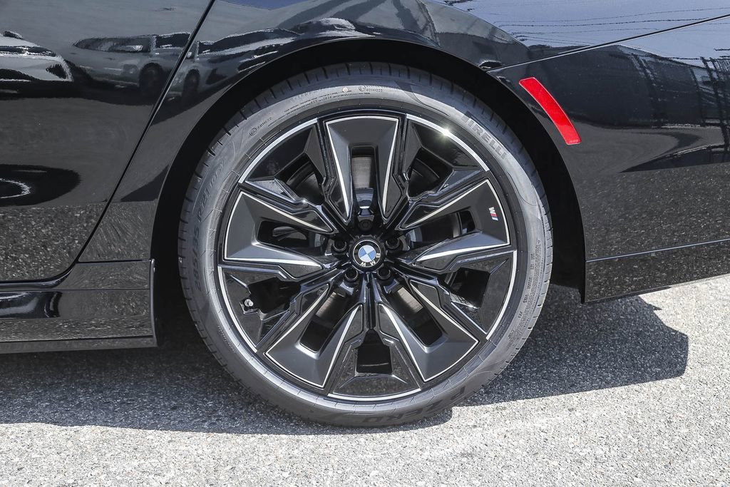 New 2026 BMW 750e xDrive AWD/4WD image 8