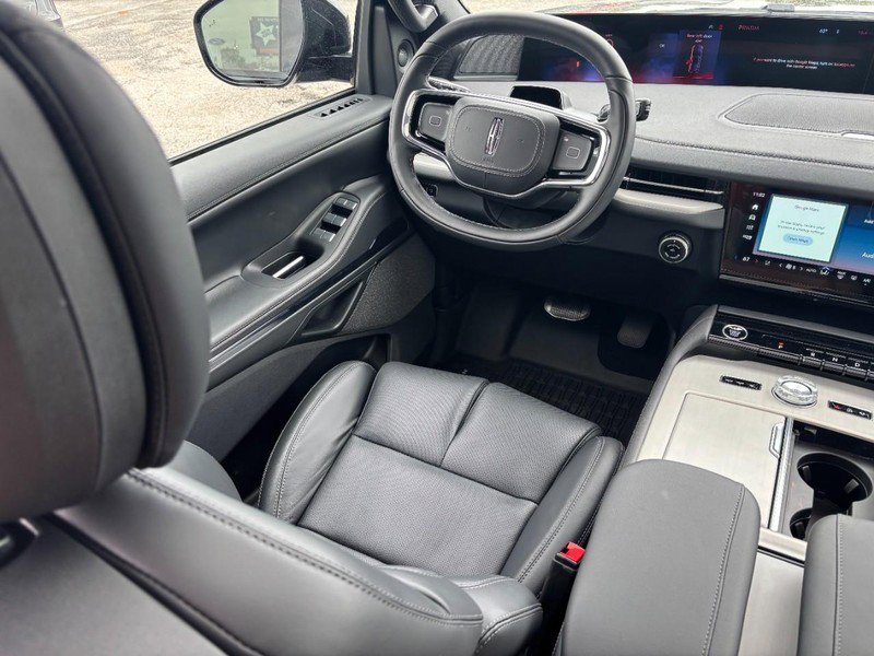 New 2026 Lincoln Navigator Reserve AWD/4WD image 12
