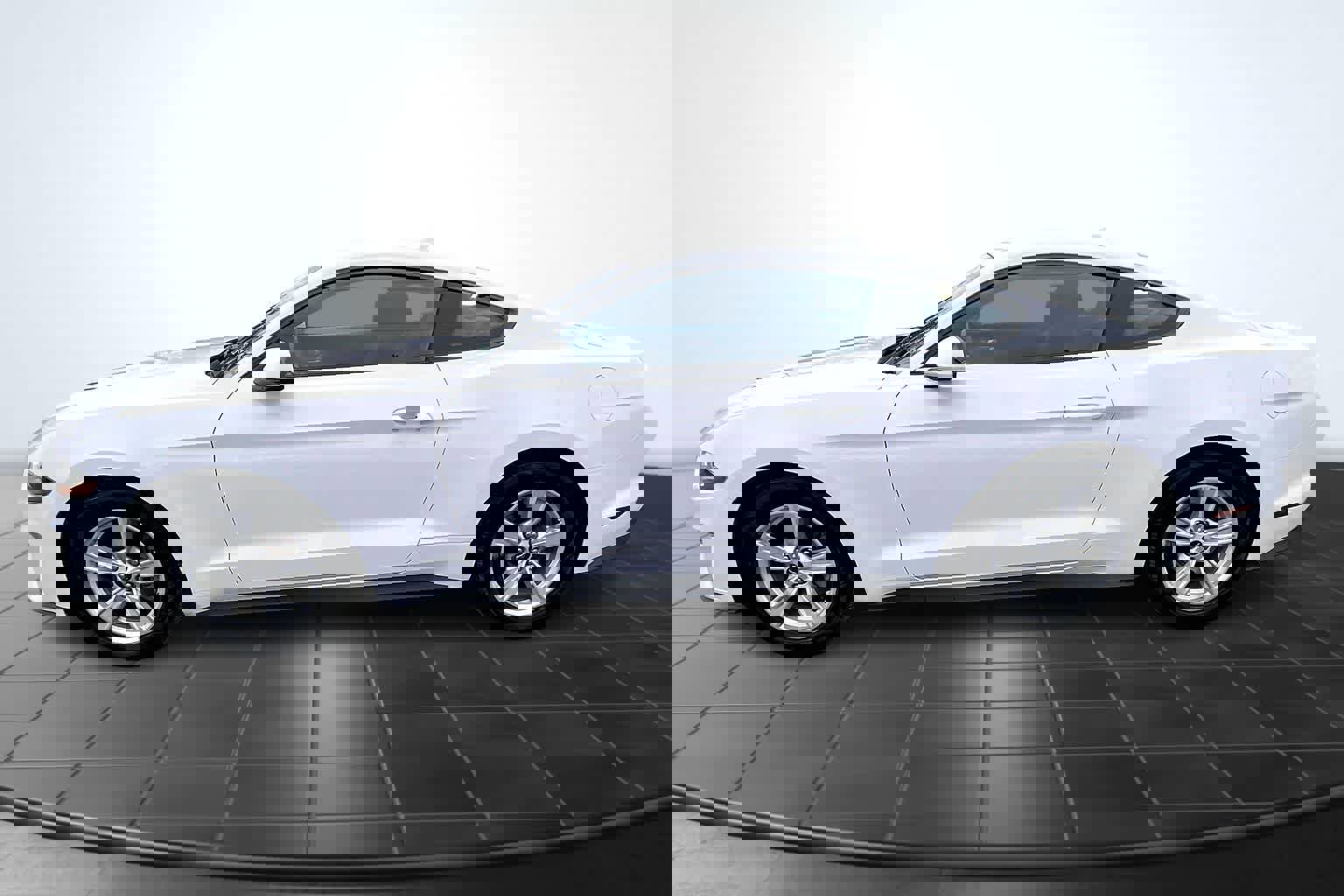 Used 2022 Ford Mustang Coupe image 3