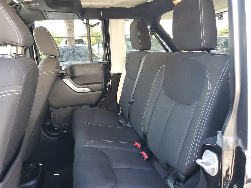 Used 2015 Jeep Wrangler Unlimited Sahara image 14