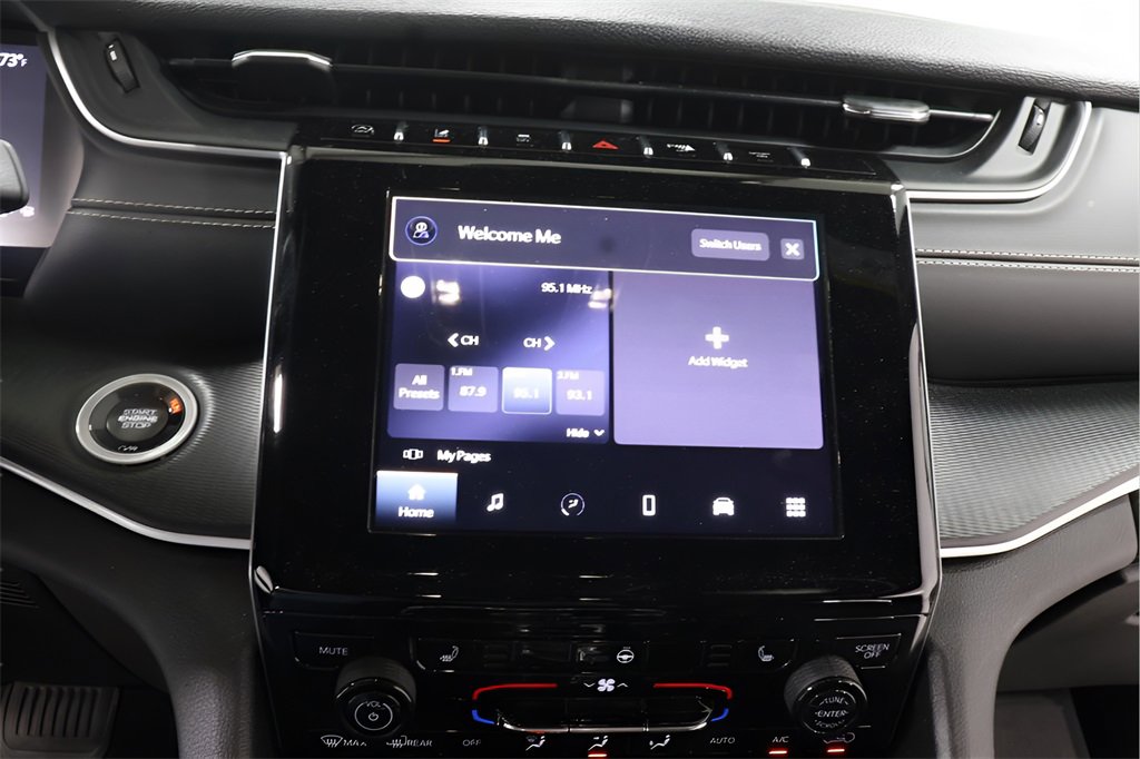 Used 2024 Jeep Grand Cherokee L Laredo image 10