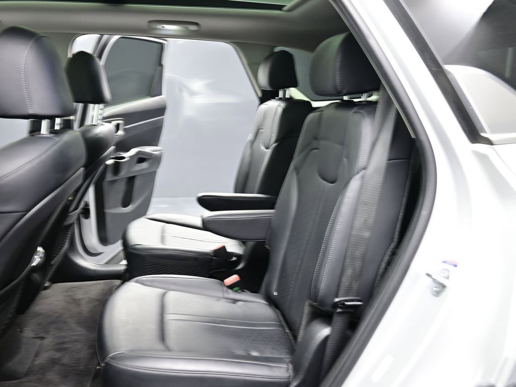 Used 2024 Kia Sorento EX w/ Panoramic Sunroof Package image 17