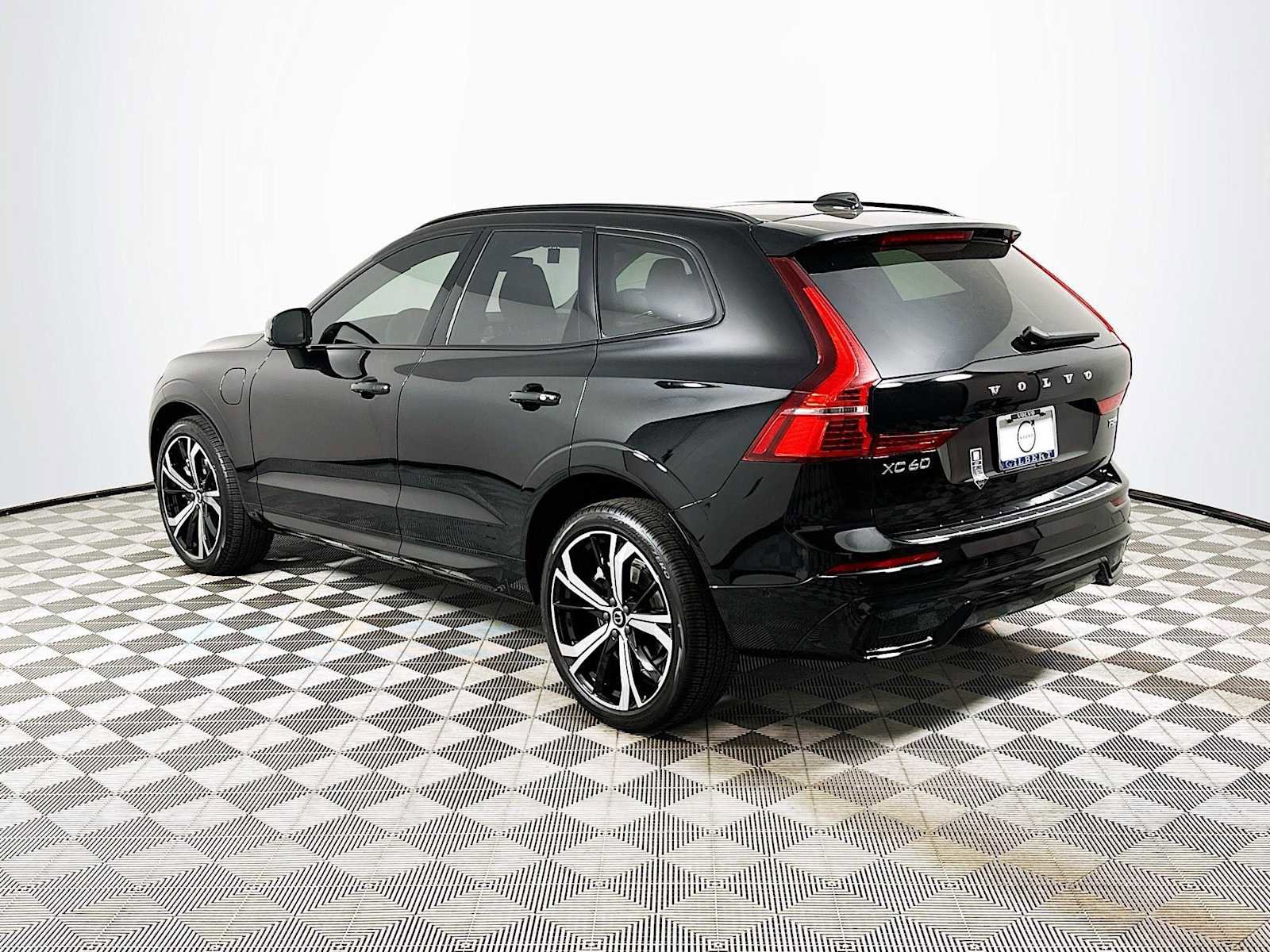 Certified 2025 Volvo XC60 T8 Ultra w/ Protection Package Premier image 4