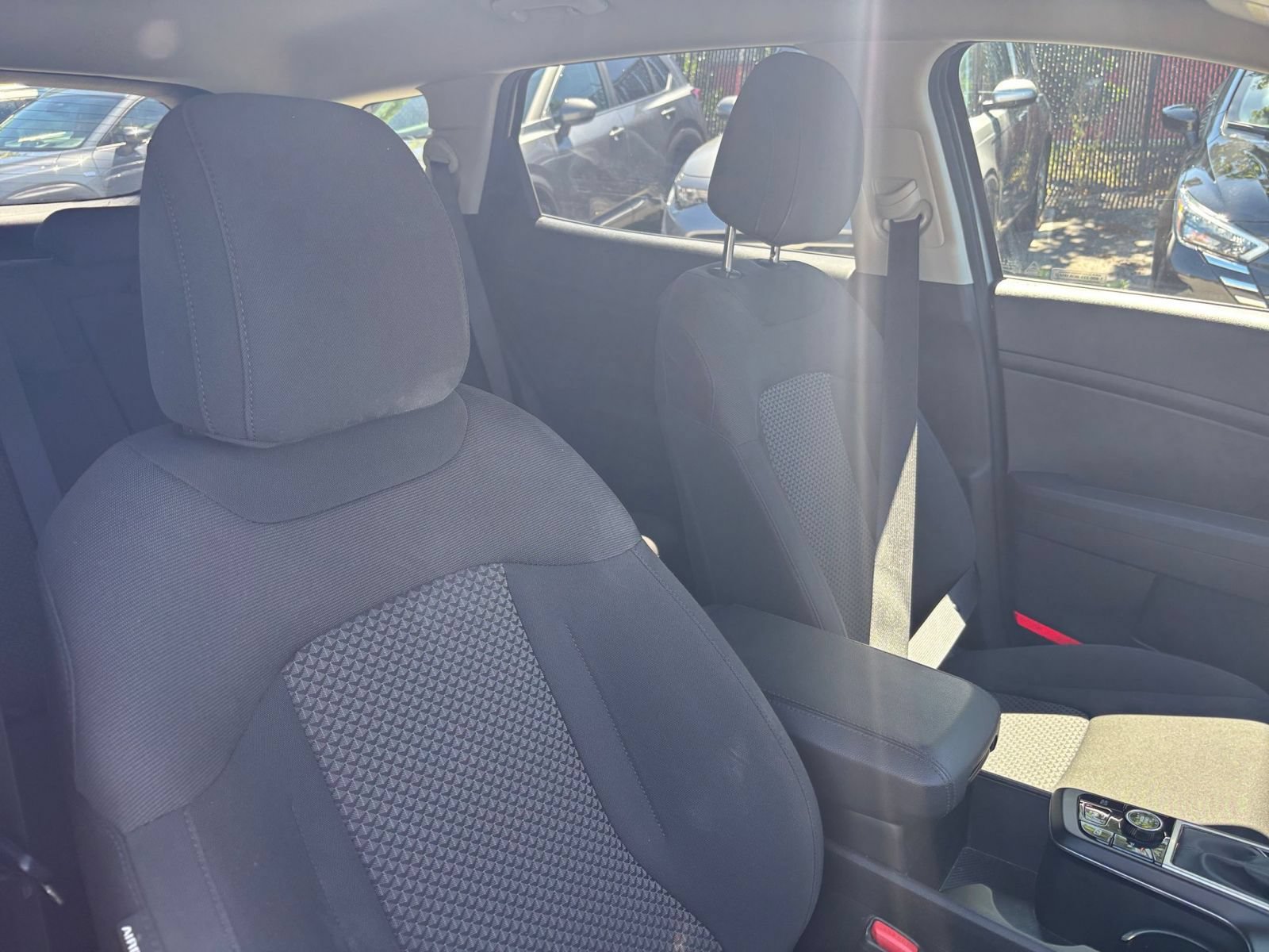 Used 2025 Kia Sportage LX FWD image 31