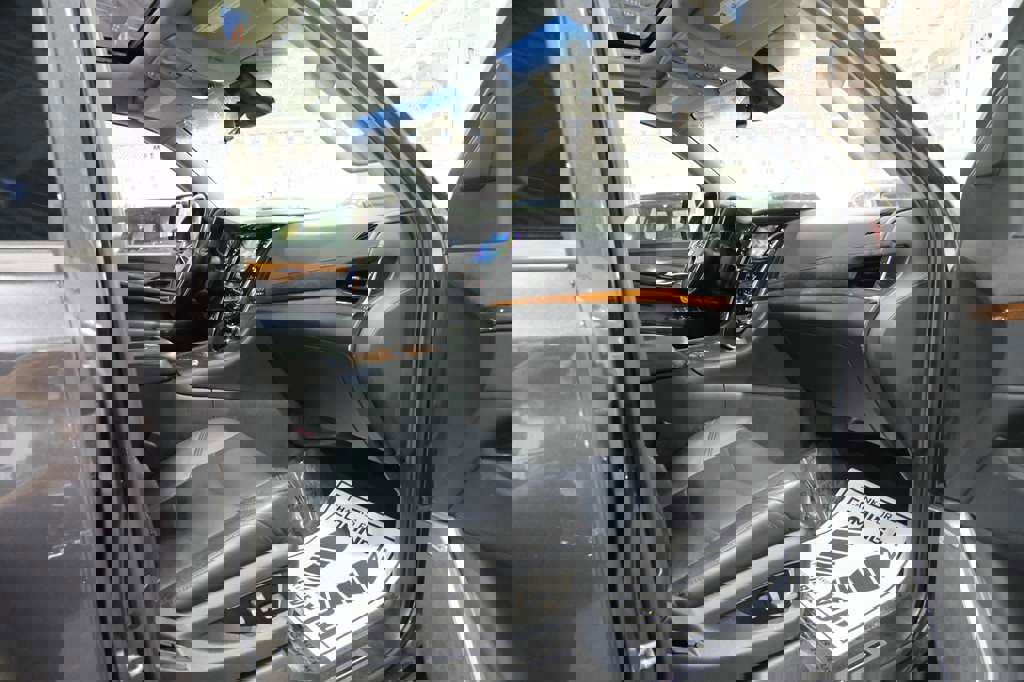 Used 2017 Cadillac Escalade ESV Premium Luxury image 34