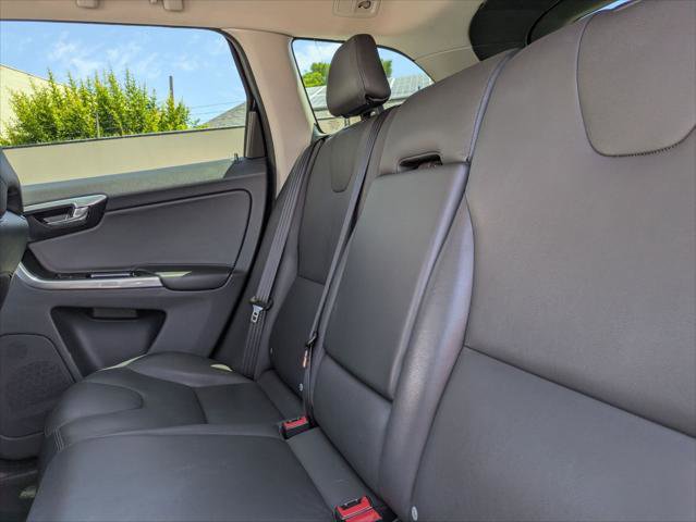 Used 2015 Volvo XC60 T6 FWD image 22