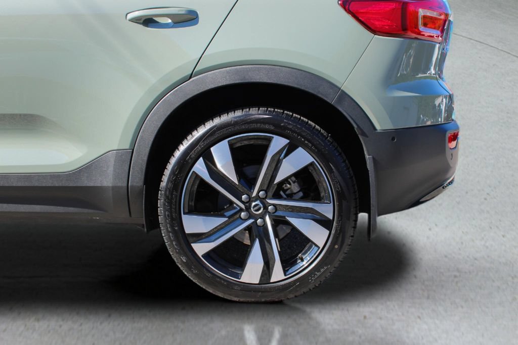 Used 2025 Volvo XC40 B5 Ultra w/ Protection Package Premier AWD/4WD image 8