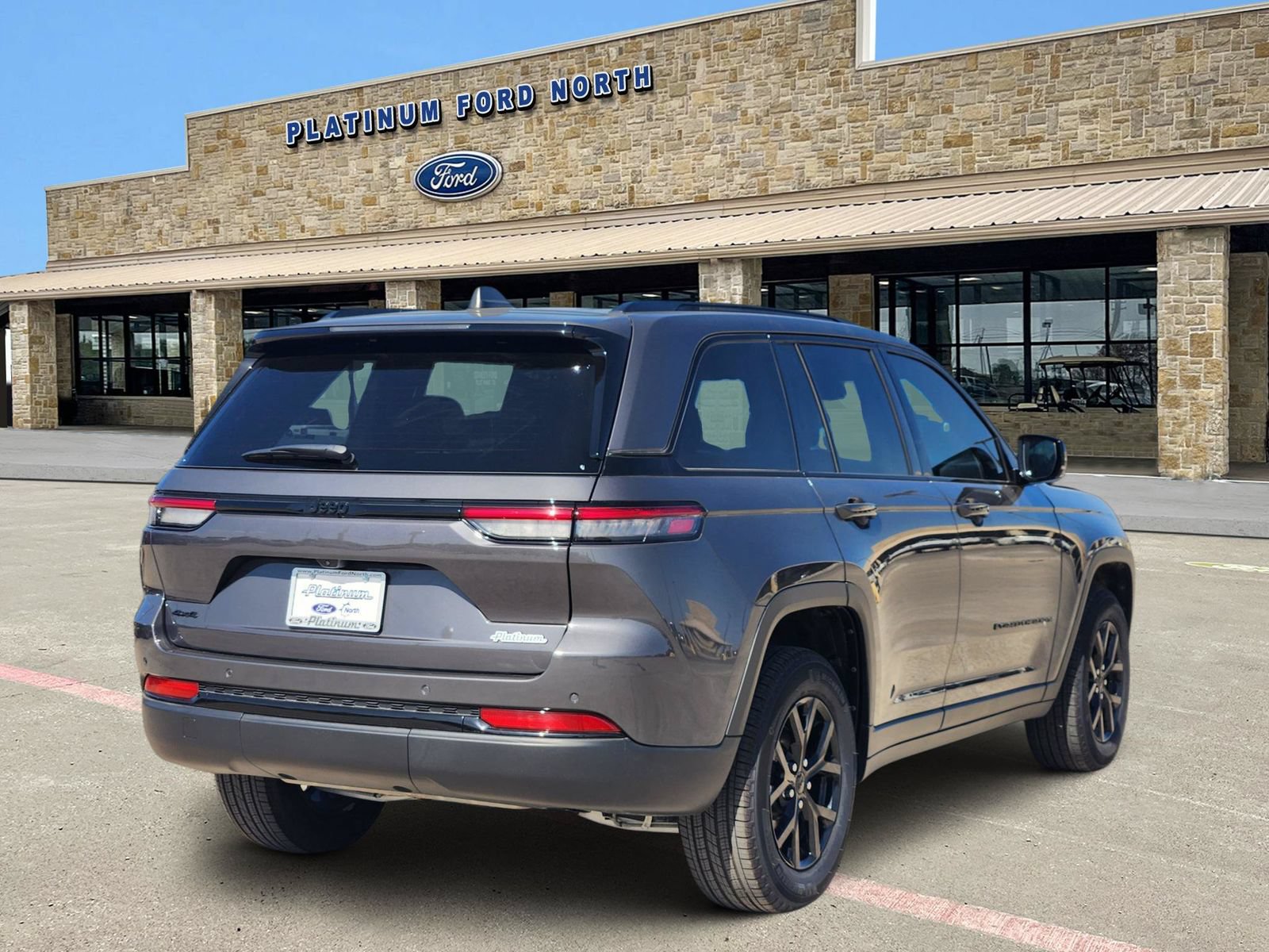 Used 2025 Jeep Grand Cherokee Altitude AWD/4WD image 5