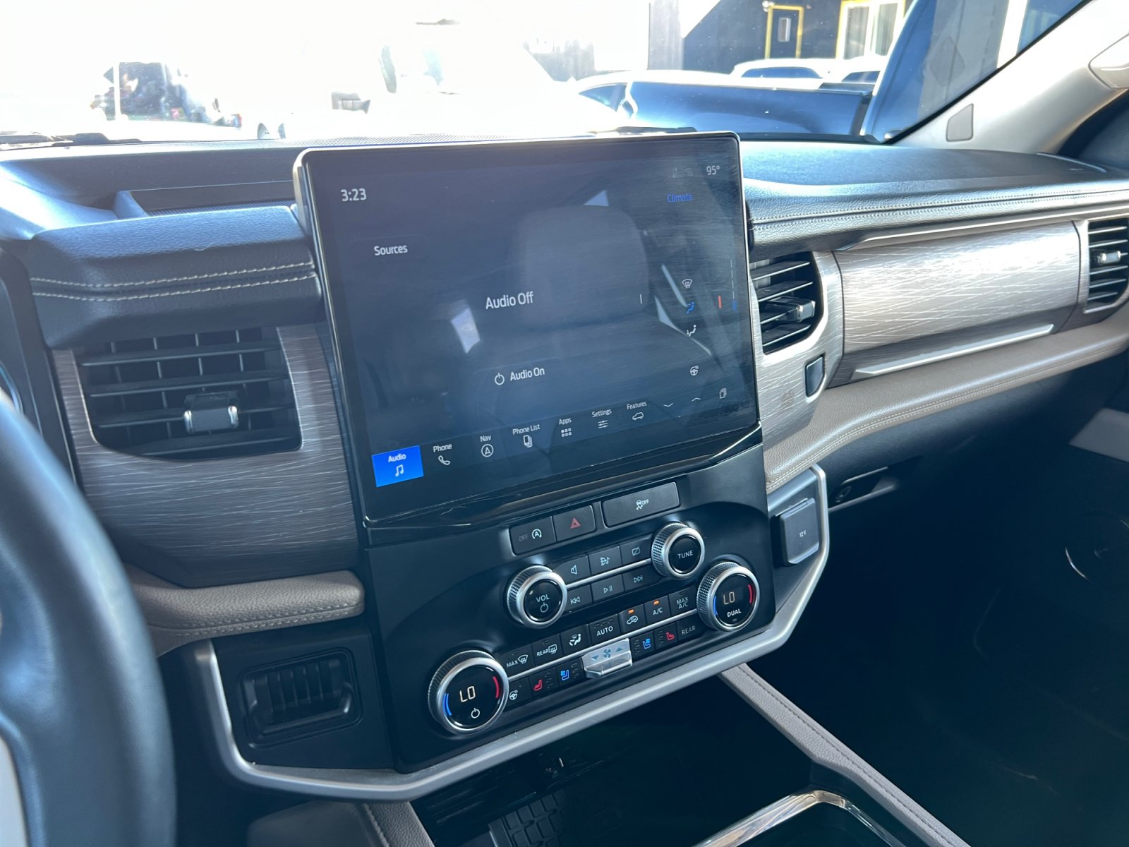 Used 2024 Ford Expedition Limited AWD/4WD image 19