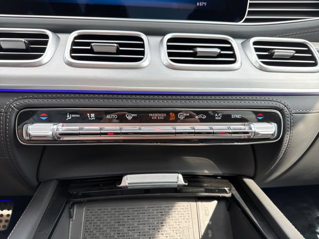 Used 2025 Mercedes-Benz GLS 63 AMG 4MATIC image 27
