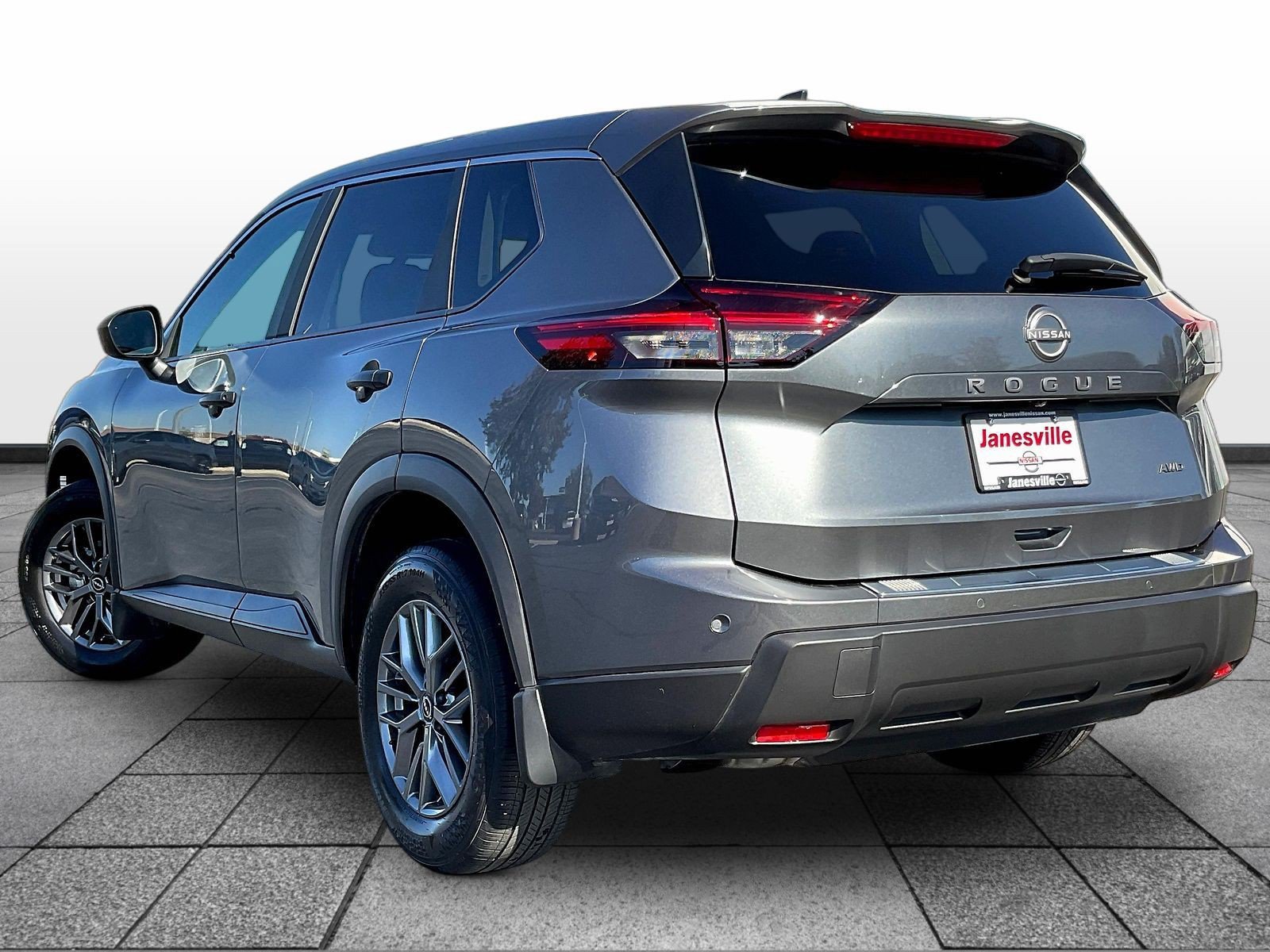 Used 2024 Nissan Rogue S AWD/4WD image 5