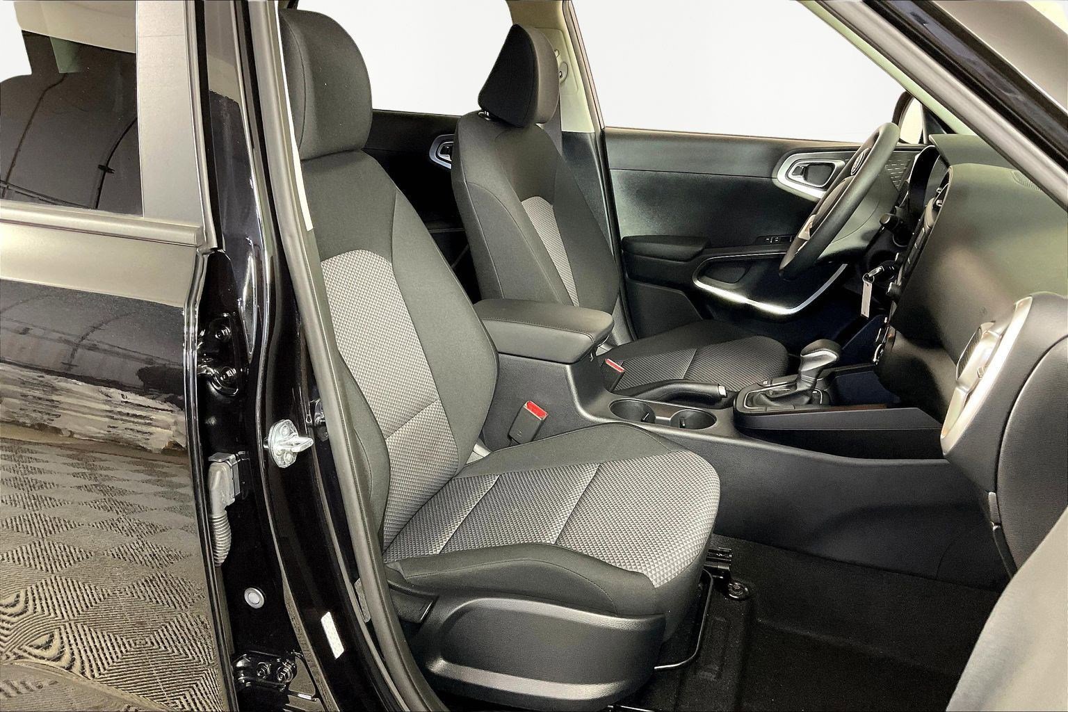 Used 2023 Kia Soul LX FWD image 27