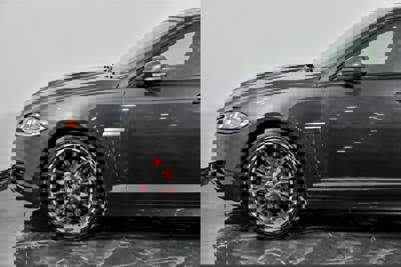 Used 2015 Jaguar XF Portfolio image 5