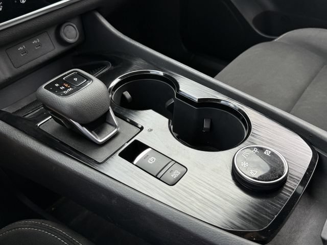 Used 2024 Nissan Rogue S AWD/4WD image 19