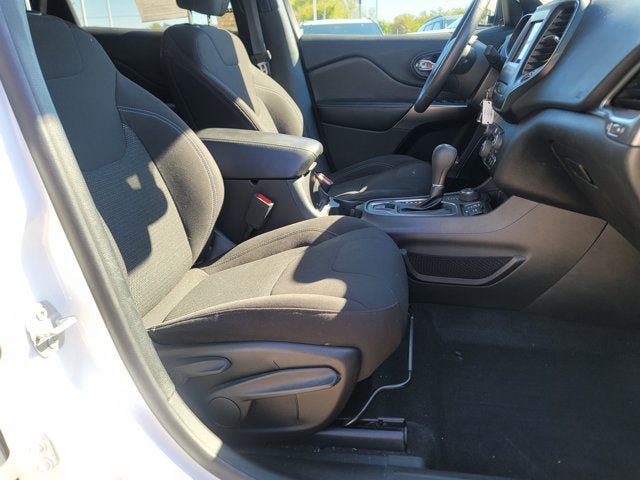 Used 2021 Jeep Cherokee Latitude AWD/4WD image 4