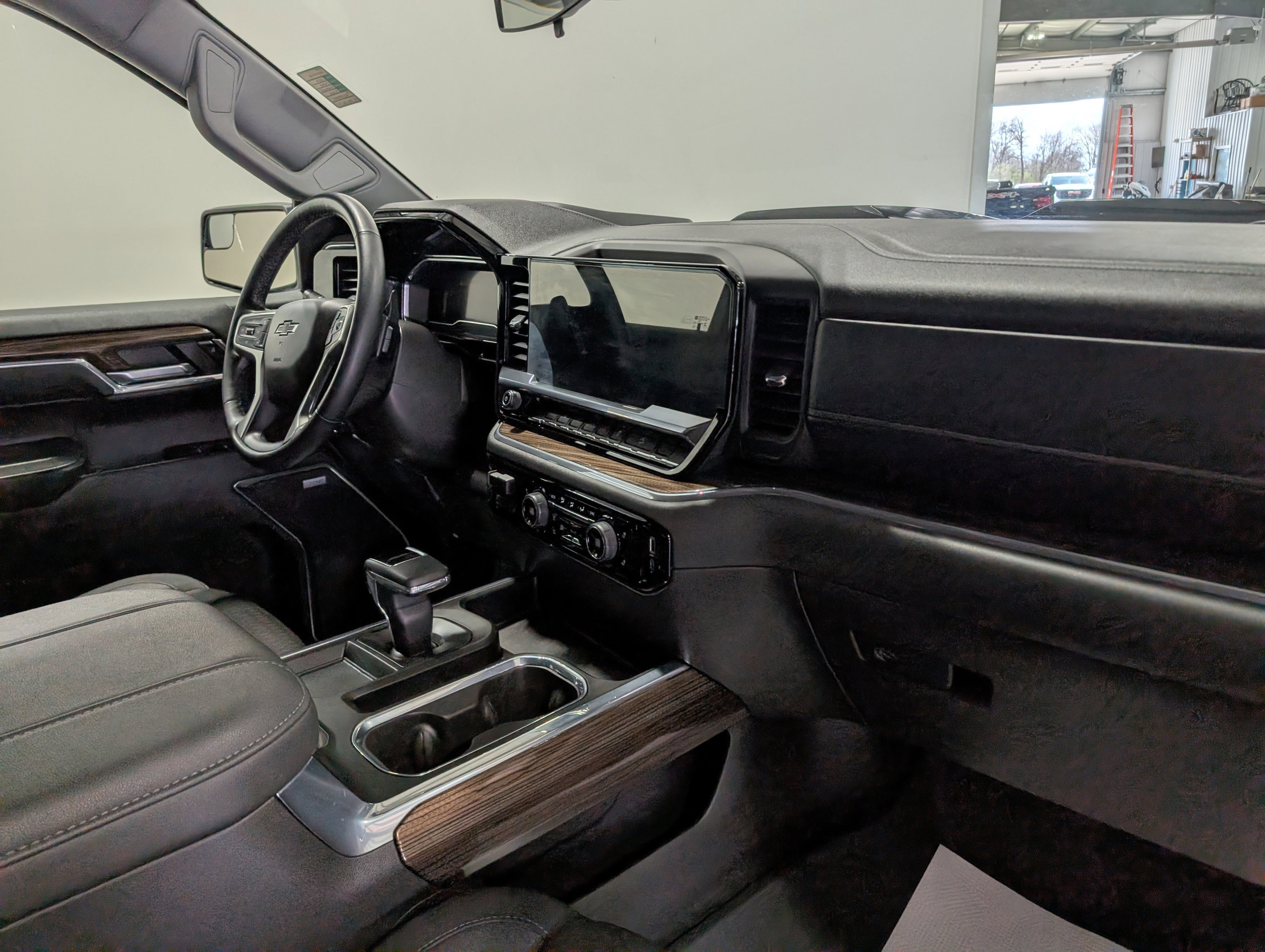 Used 2024 Chevrolet Silverado 1500 LT Trail Boss w/ Convenience Package II image 19