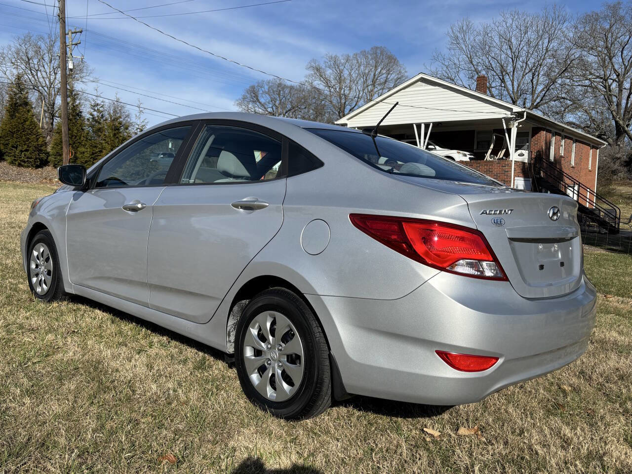 Used 2017 Hyundai Accent SE image 2