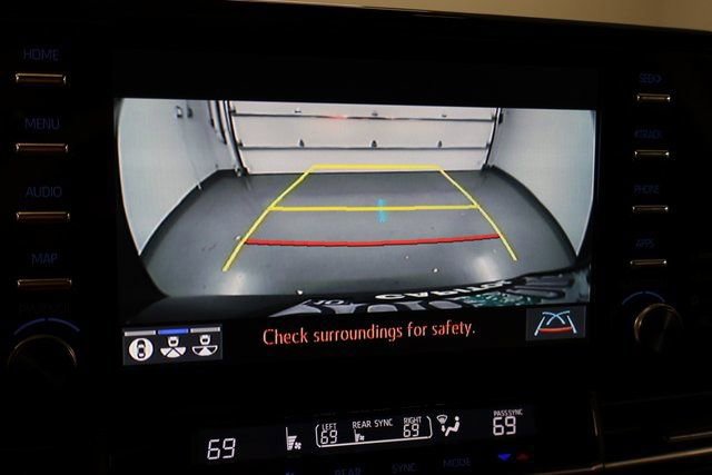 Used 2024 Toyota Sienna Platinum image 25