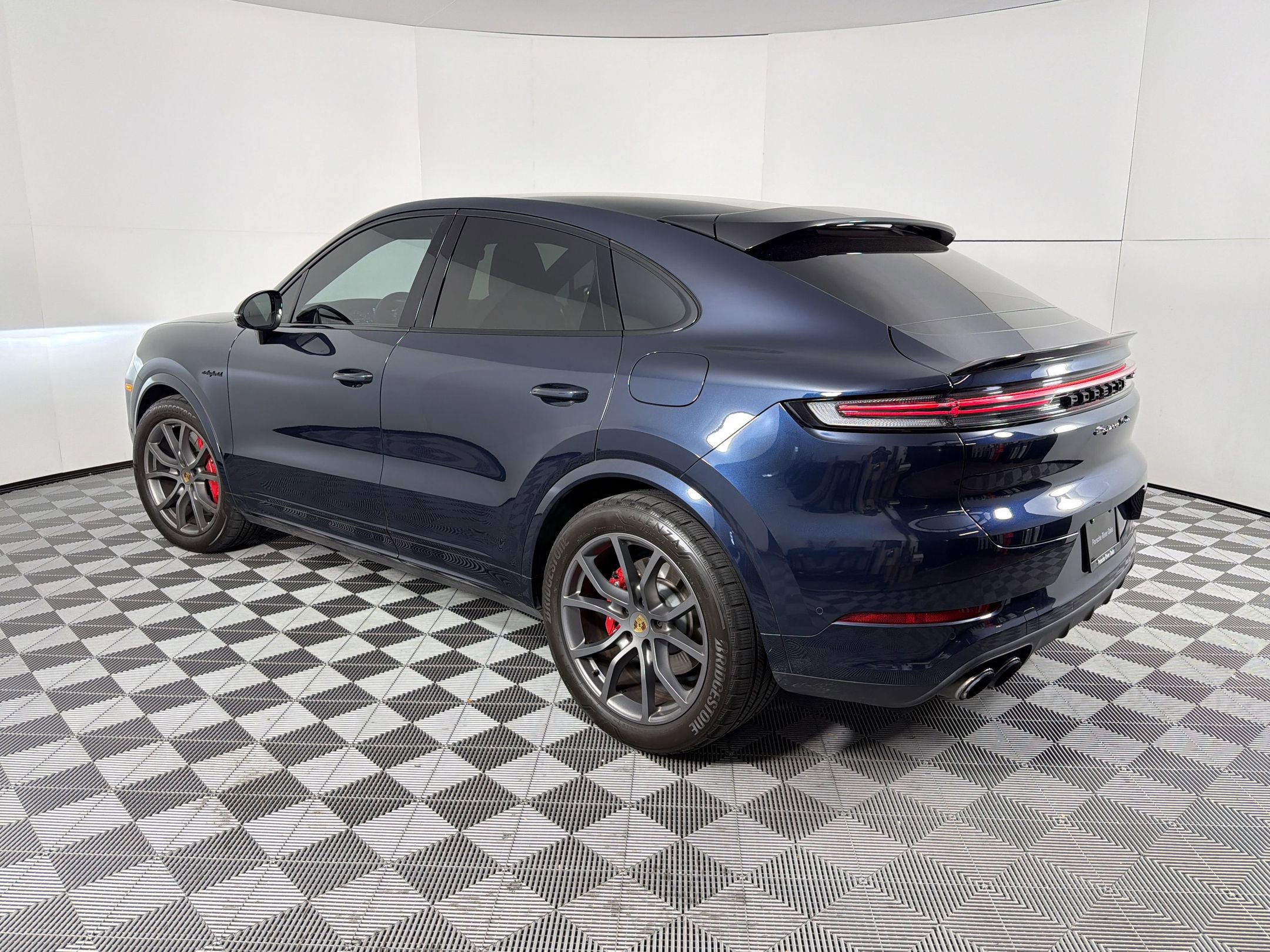 Certified 2024 Porsche Cayenne Turbo AWD/4WD image 3