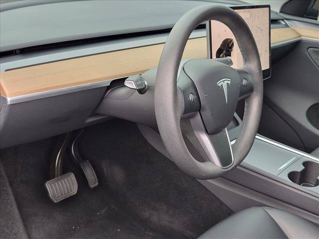 Used 2024 Tesla Model Y Long Range AWD/4WD image 9
