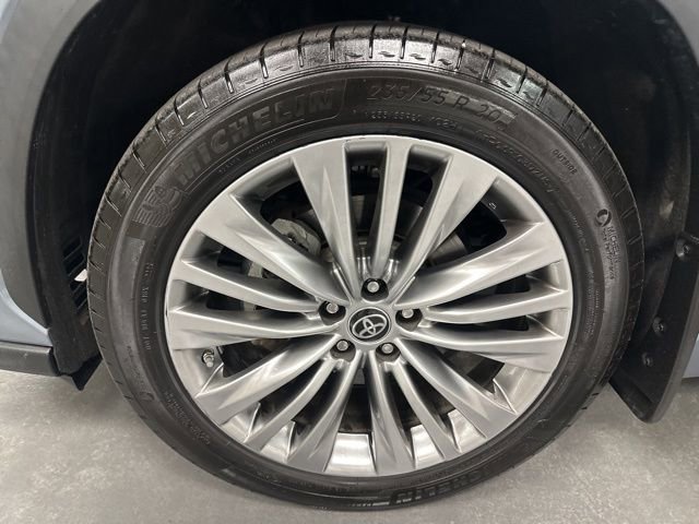 Used 2023 Toyota Highlander Platinum image 26