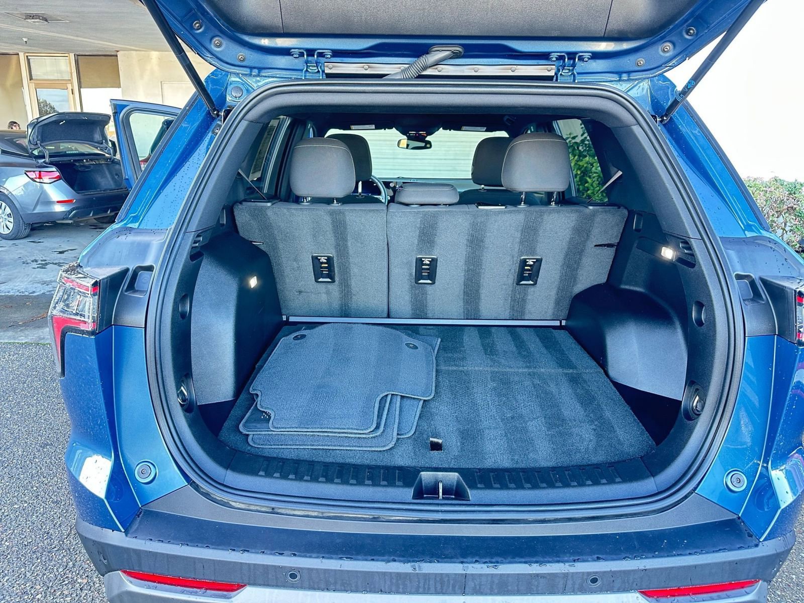 Used 2025 Chevrolet Equinox LT image 31