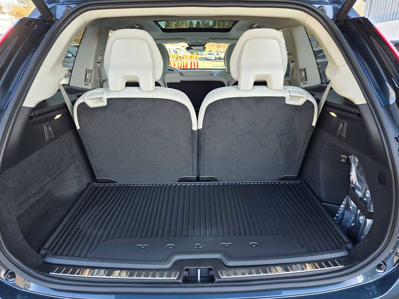 New 2026 Volvo XC90 B6 Ultra w/ Protection Package image 14